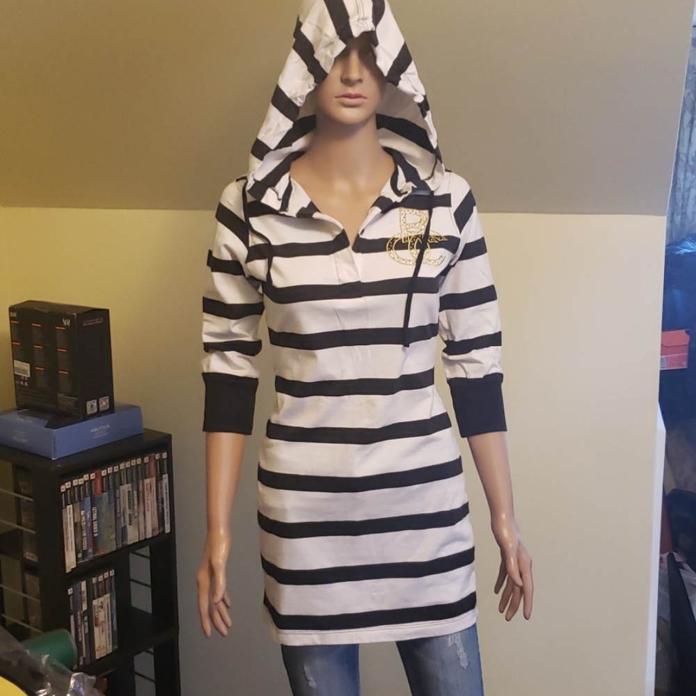 RocaWear hooded Tee